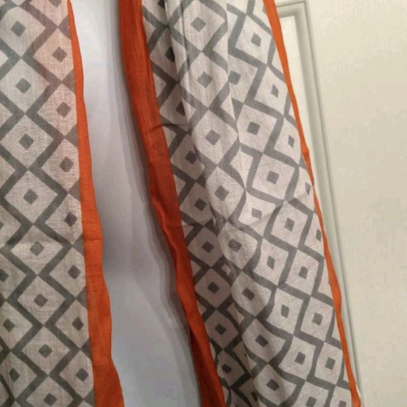 2 Chic grey & orange lightweight scarf - Picture 3 of 5